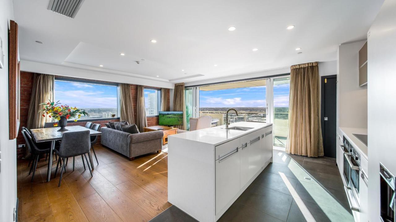 Central City View With Free Valet Parking 크라이스트처치 외부 사진